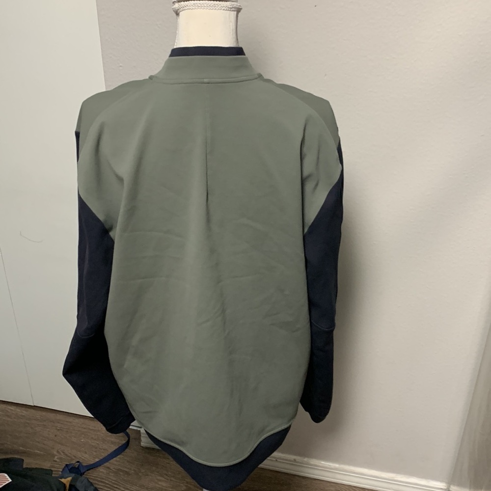 Lululemon jacket - Picture 4 of 7